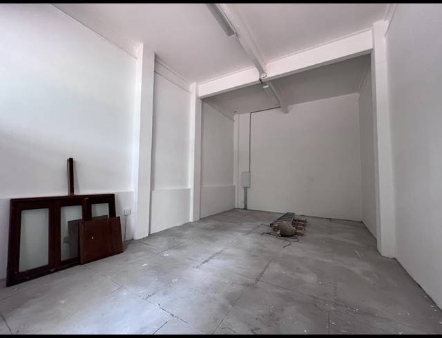 64M² RETAIL TO LET IN FORESHORE